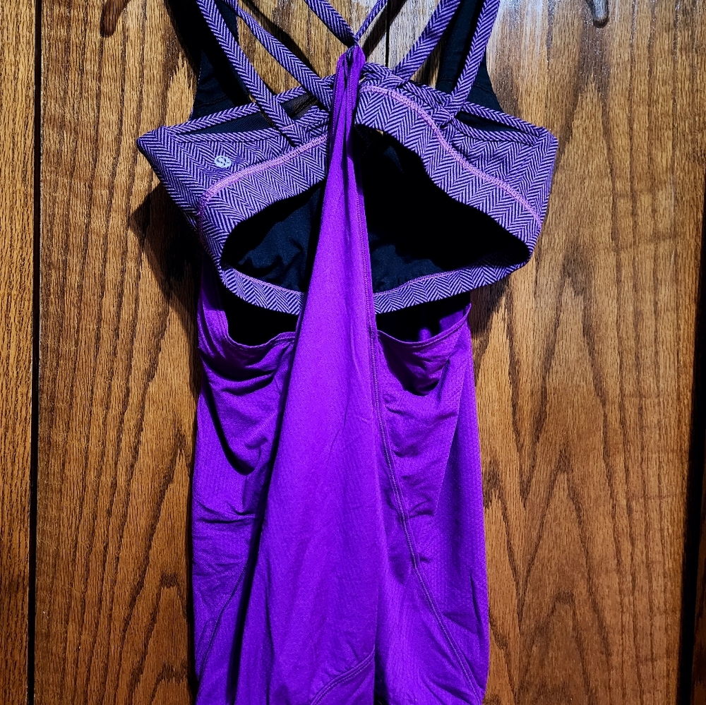 Lululemon - Picture 2 of 4